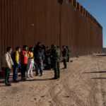 COMMUNITY INTELLIGENCE AT BORDERS: SUCCESSES AND FAILURES