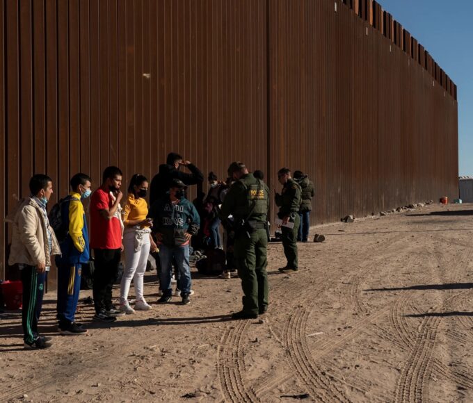 COMMUNITY INTELLIGENCE AT BORDERS: SUCCESSES AND FAILURES