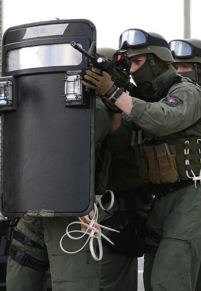 MODERN MILITARY UNIFORMS BECOME HIGH-TECH SHIELDS FOR THE BATTLEFIELD